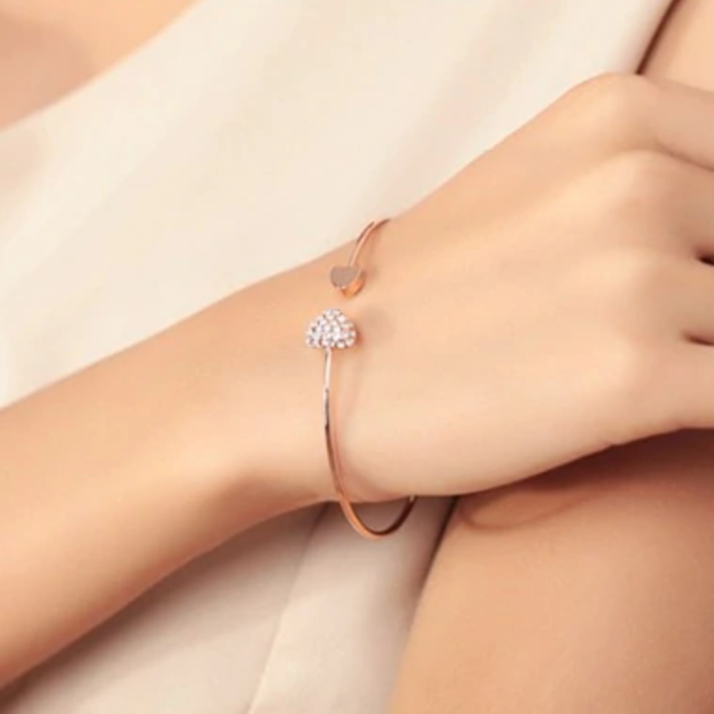 Adjustable double heart bracelet